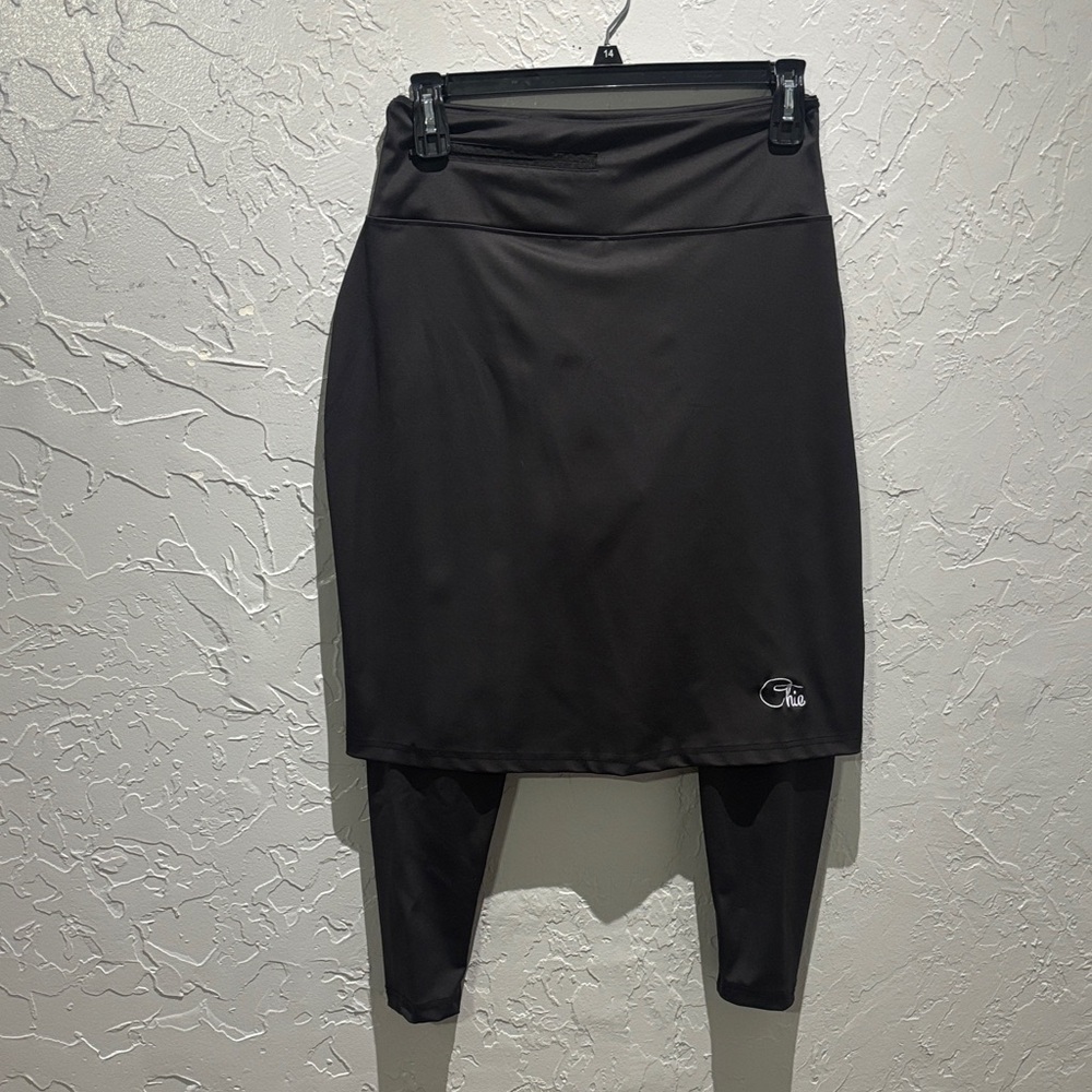 Chic Black Pencil Skirt with Leggings